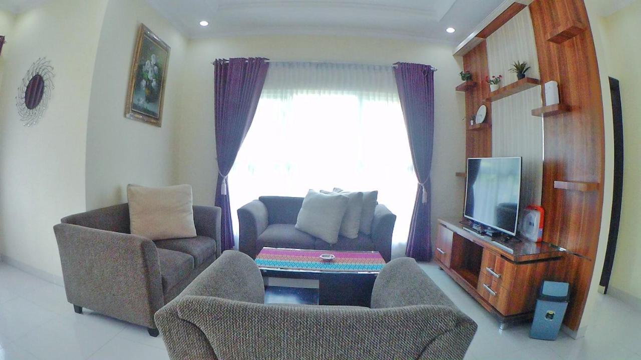 Villa Dira Bogor Exterior photo